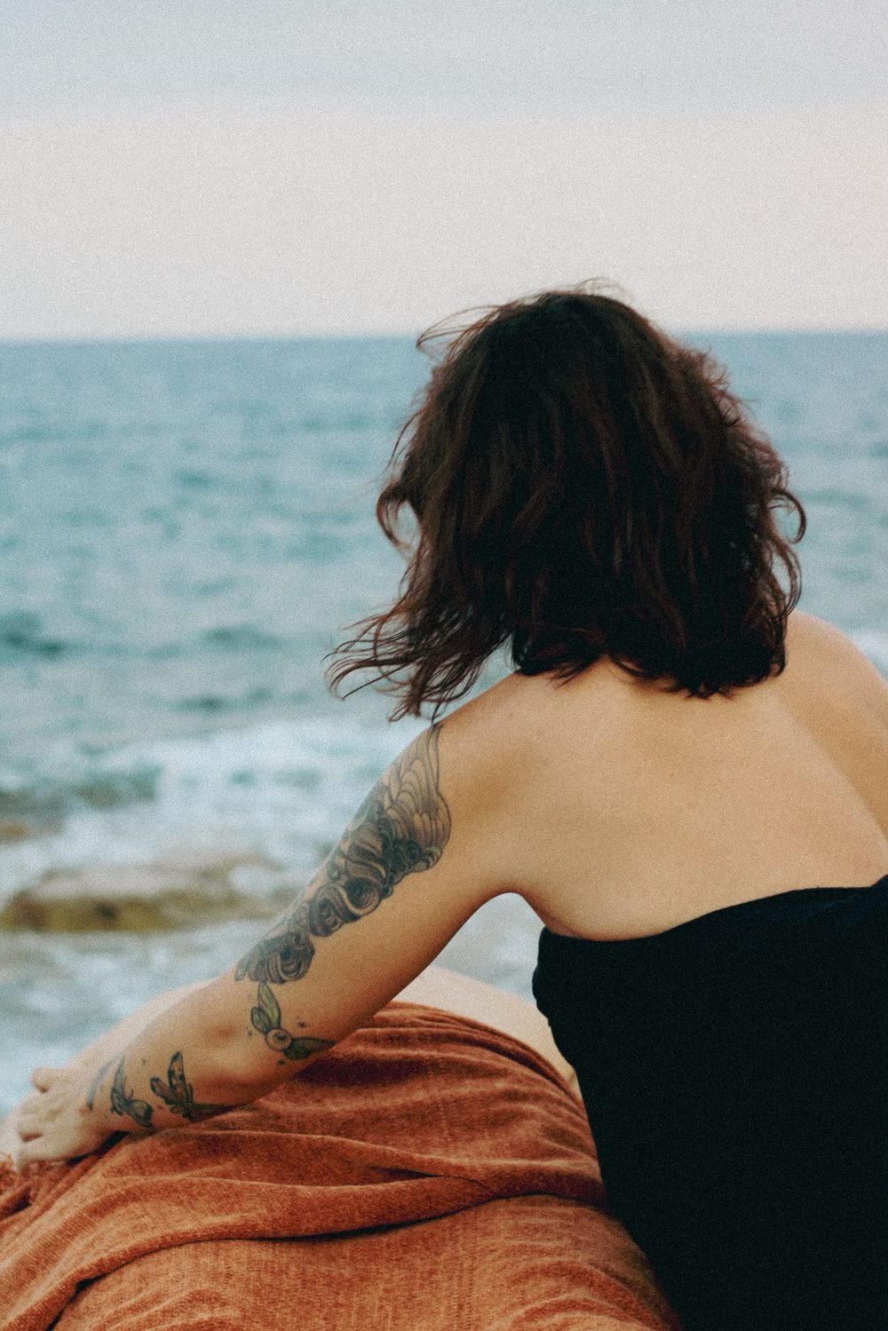 Jules during a private treatment facing the sea